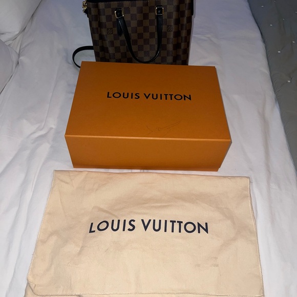 Louis Vuitton Belmont leather handbag - Picture 10 of 10